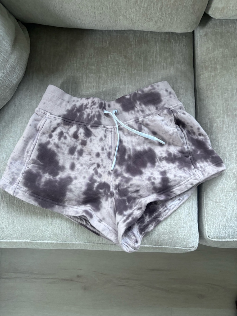 Lululemon Inner Glow high rise short 3”
